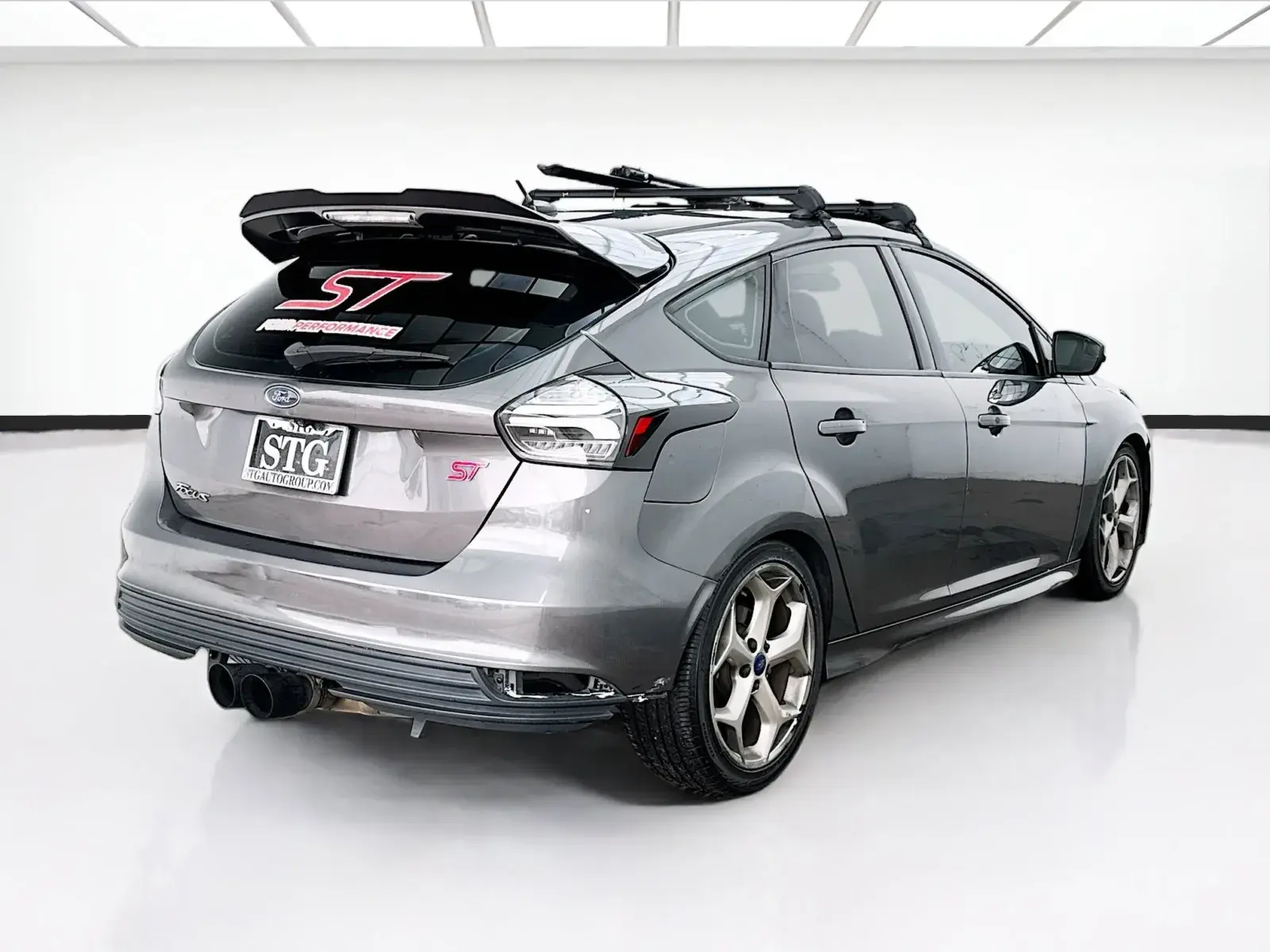 2016 Ford Focus 5 Door Hatch ST photo 4