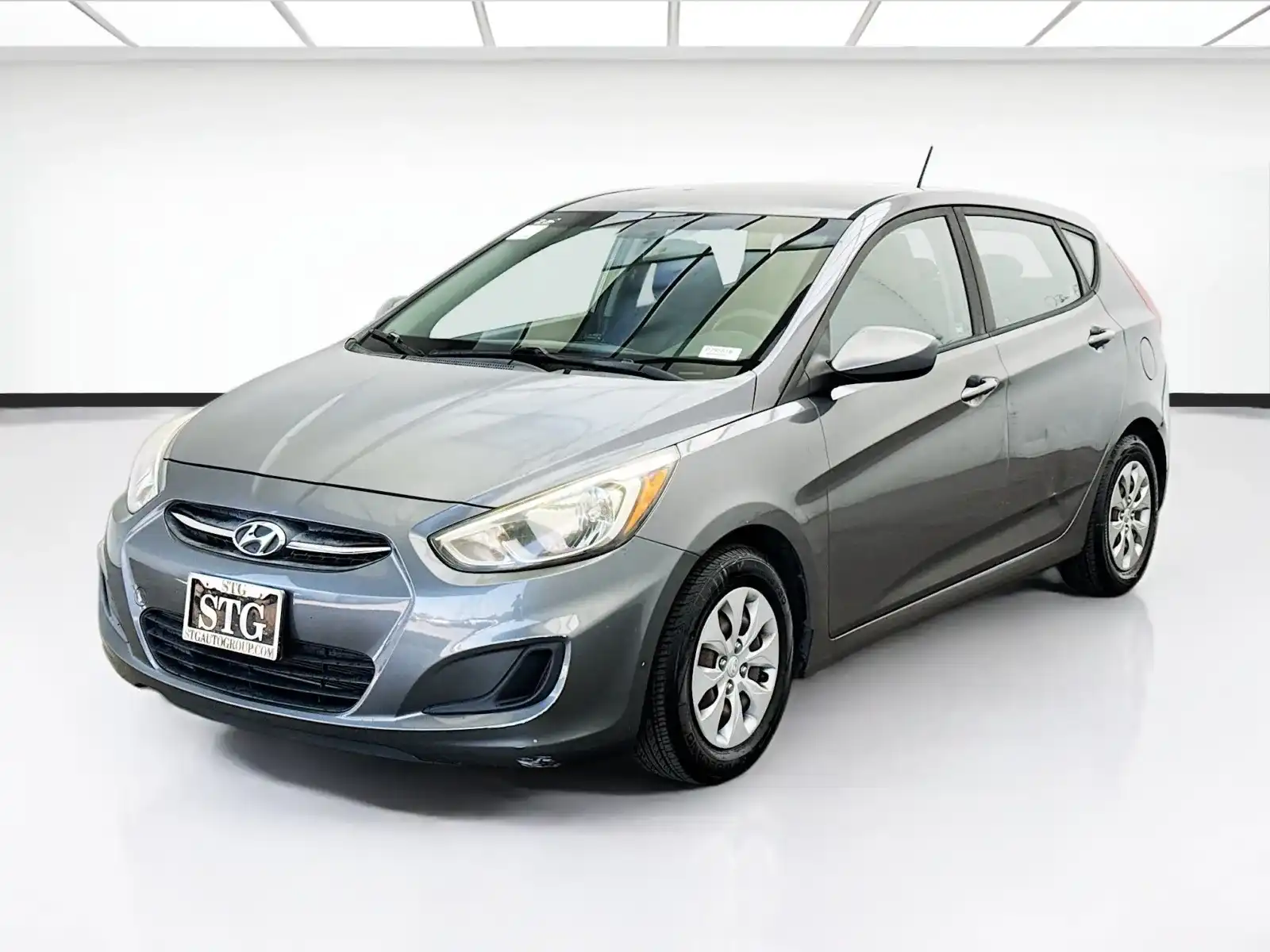 2016 Hyundai Accent SE 5-Door 6-Speed Automatic's photo
