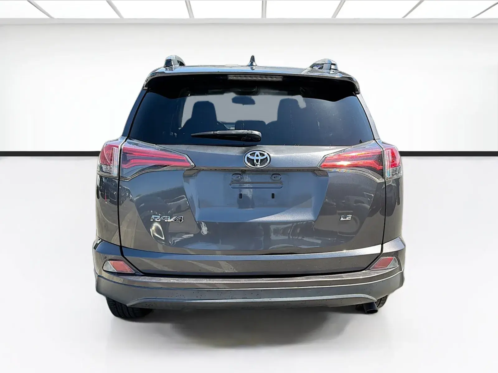 2017 Toyota RAV4 LE photo 5