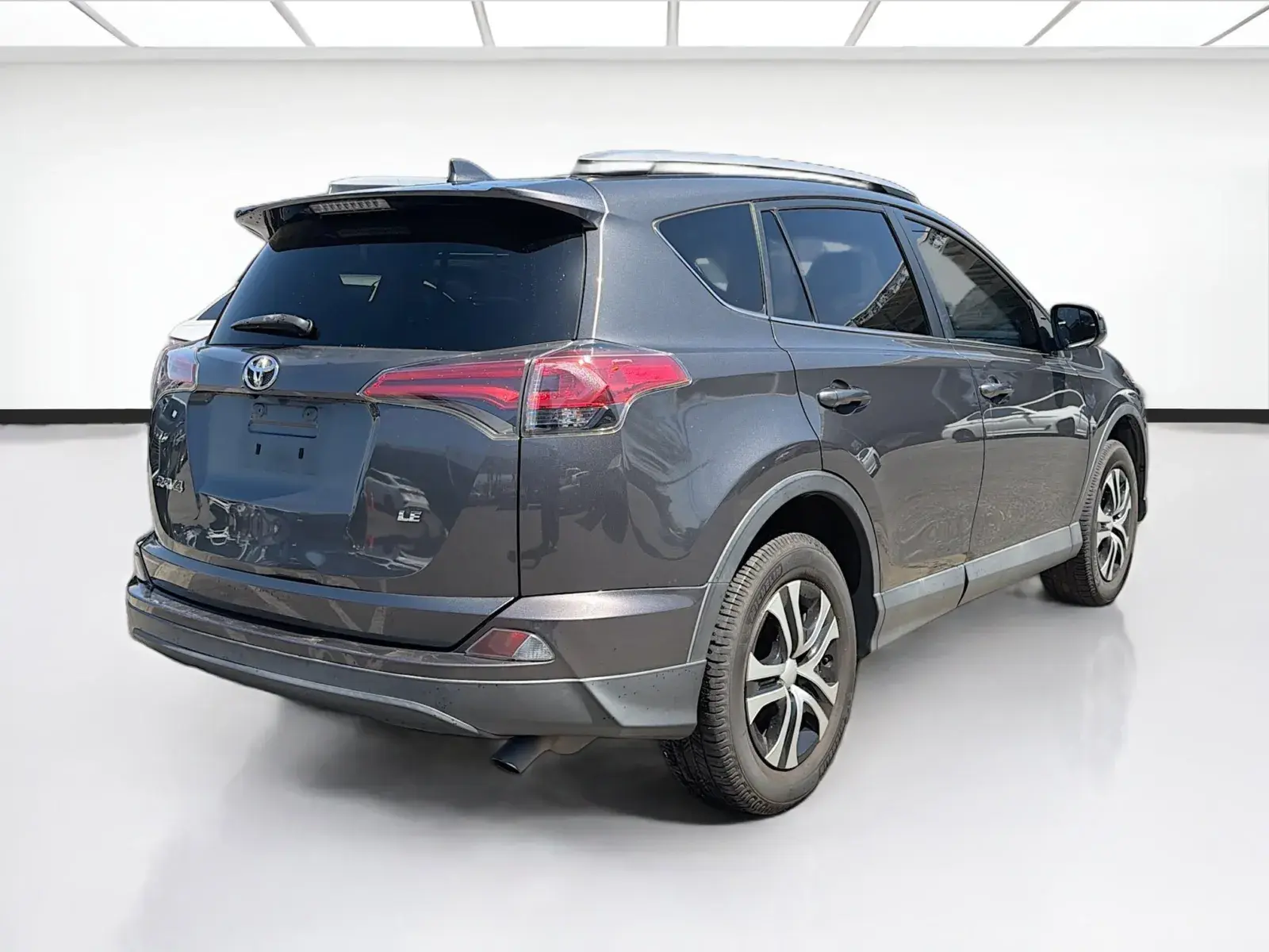 2017 Toyota RAV4 LE photo 4