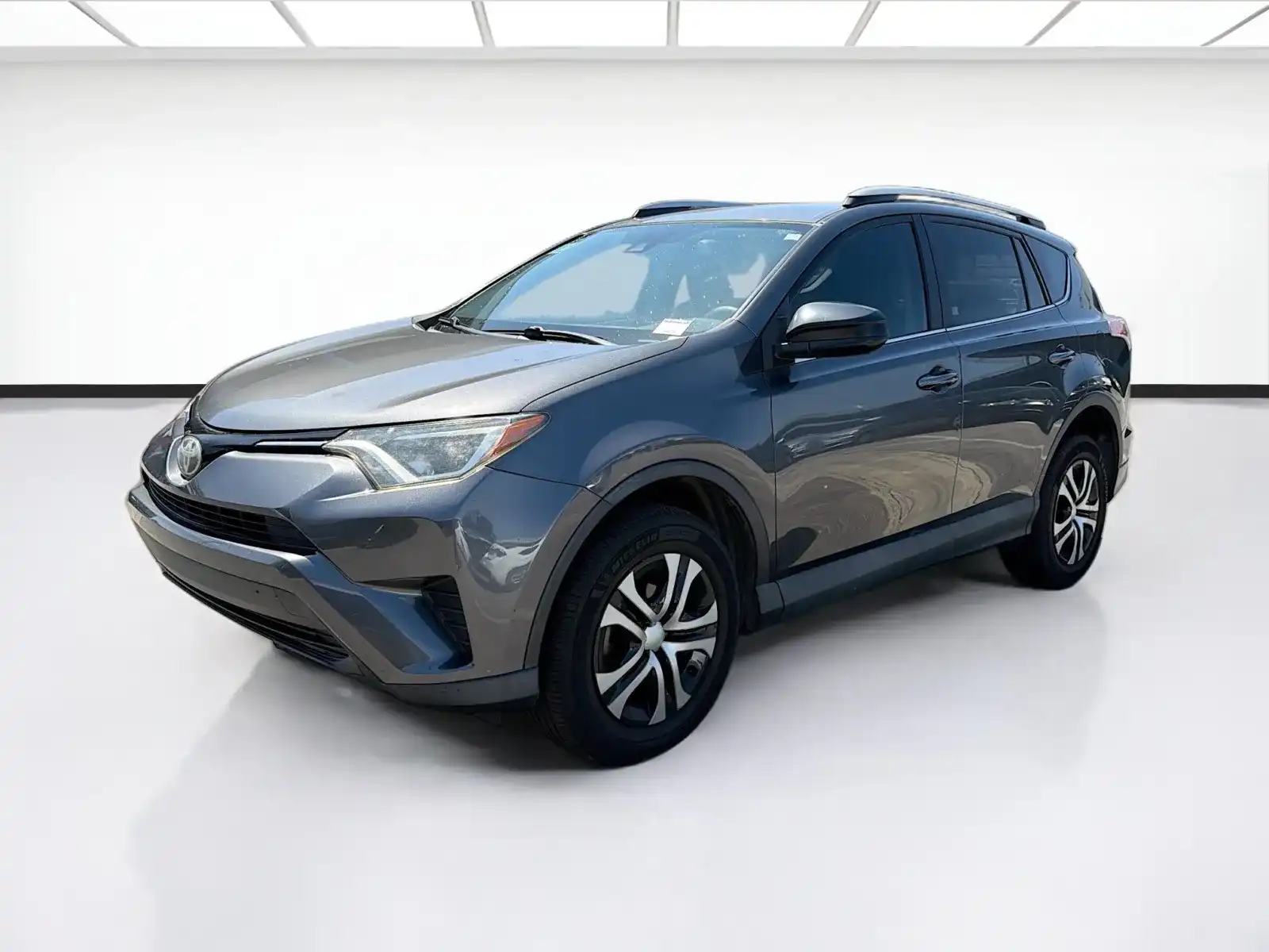 2017 Toyota RAV4 LE's photo
