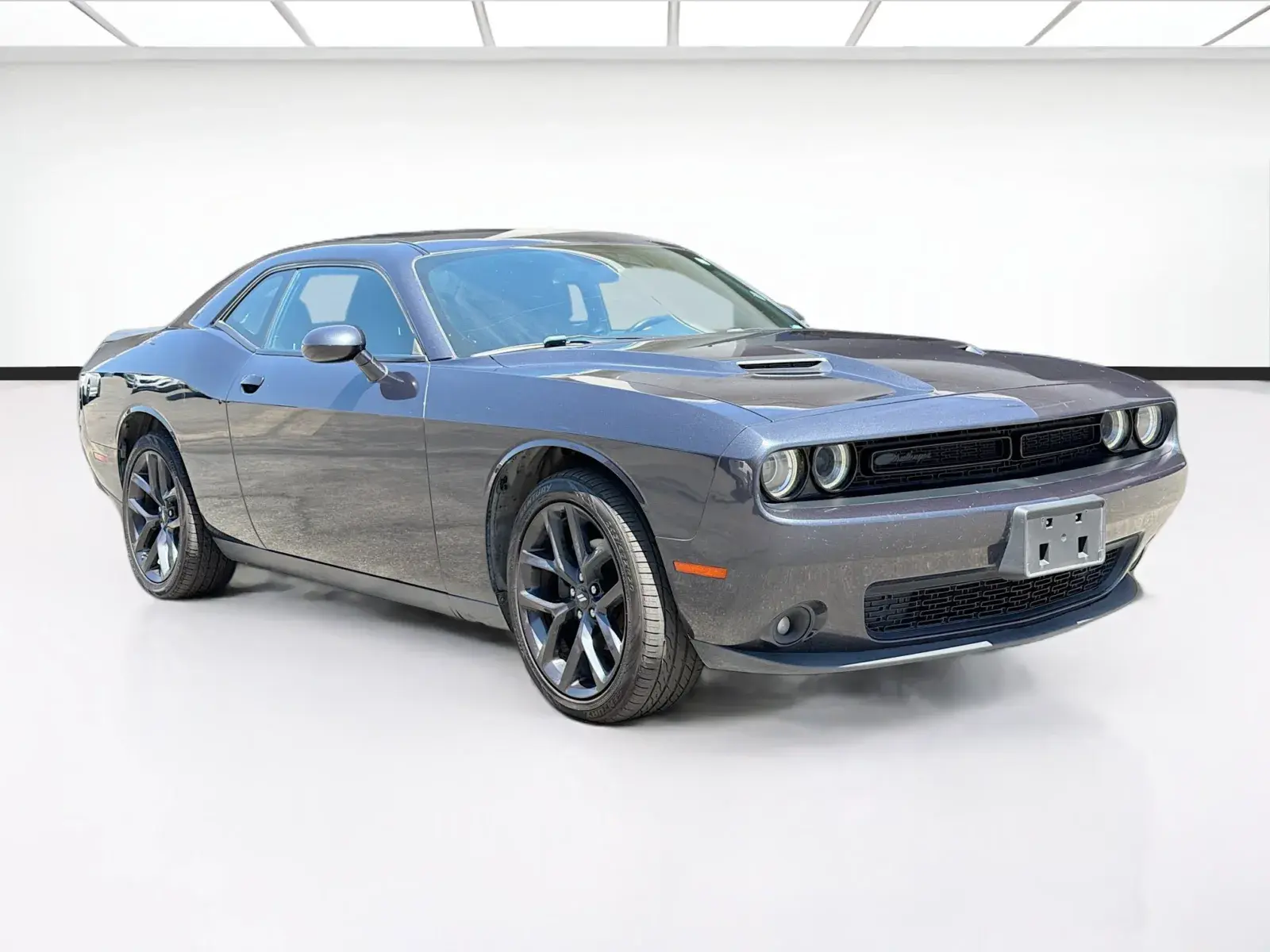 2019 Dodge Challenger SXT Auto photo 3