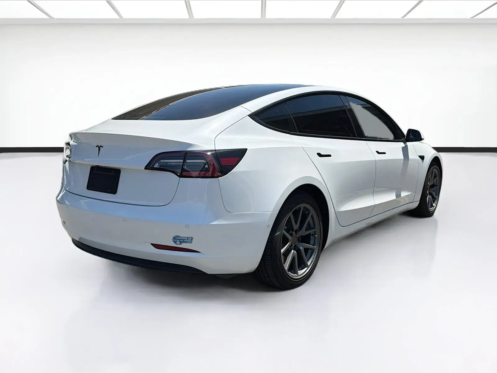 2021 Tesla Model 3 Standard Range Plus photo 4
