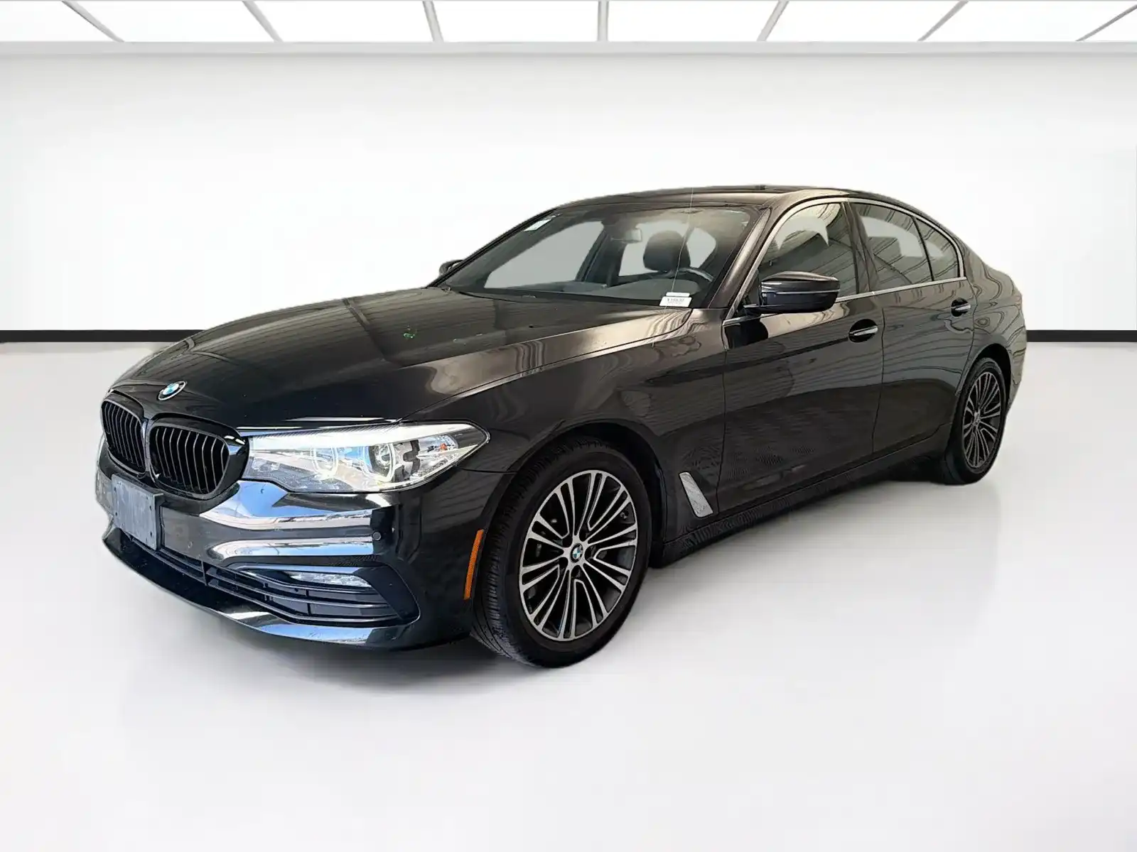 2018 BMW 5 Series 530i Sedan's photo