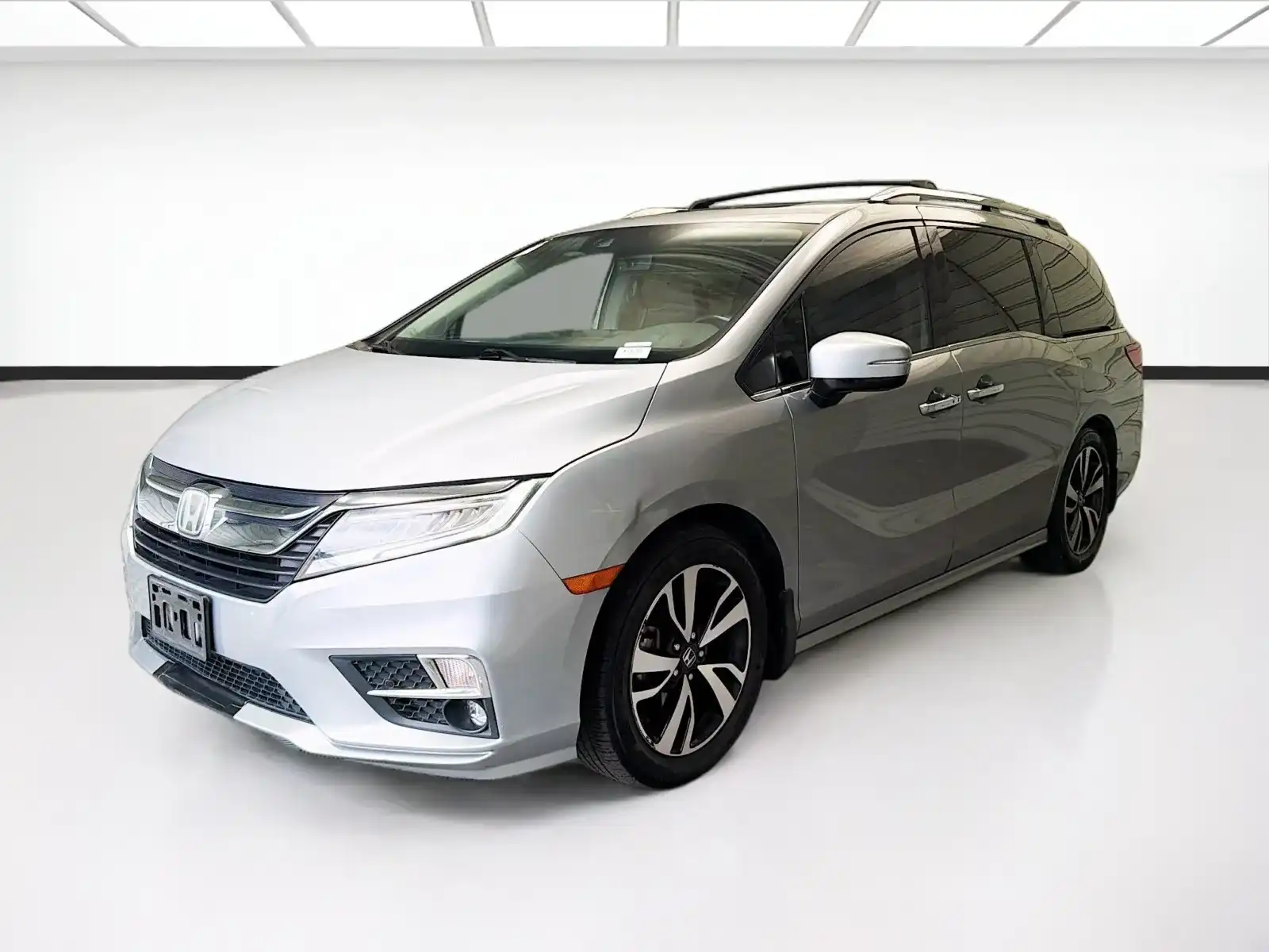 2018 Honda Odyssey Elite's photo