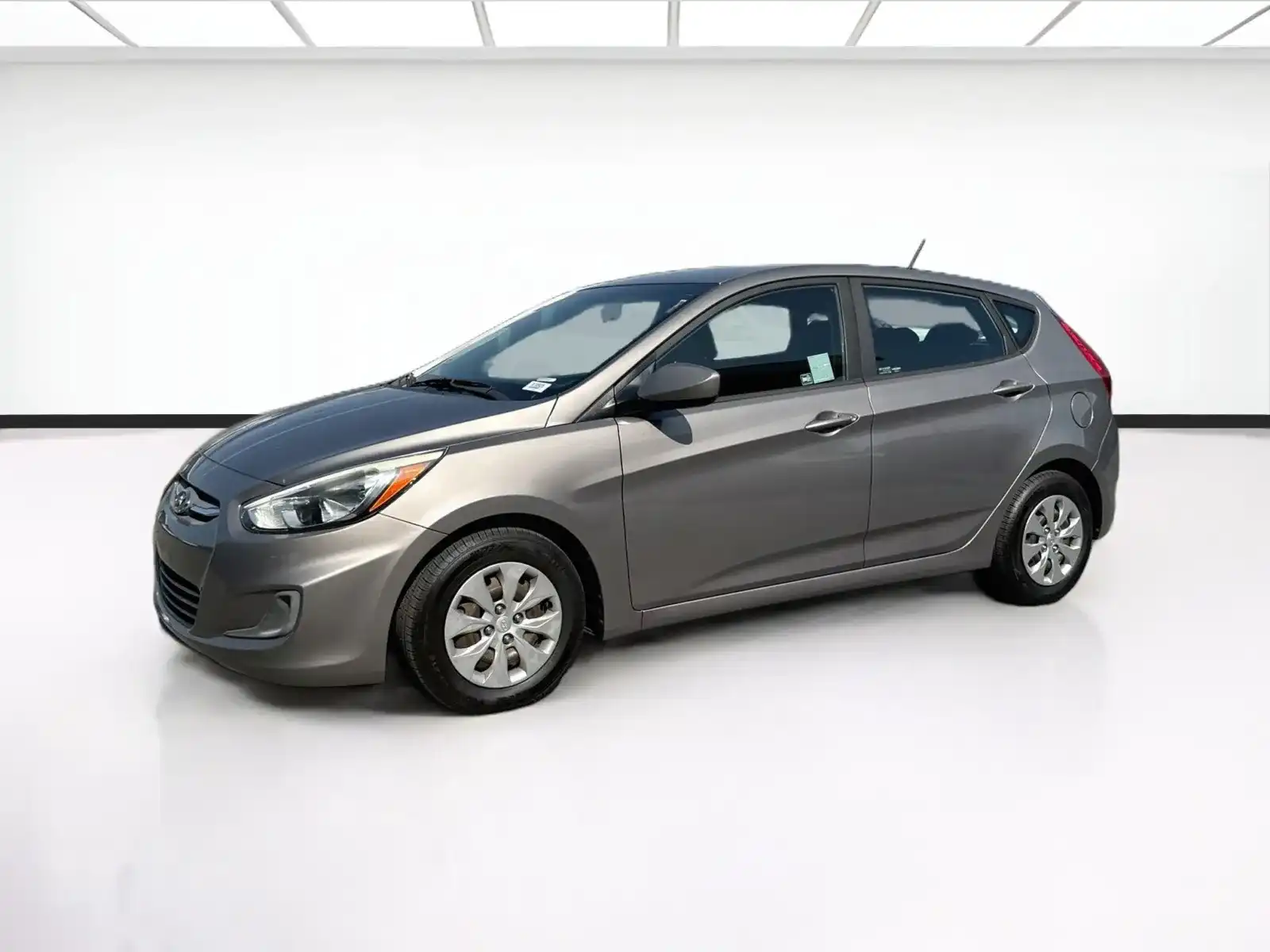 2017 Hyundai Accent SE 6AT 5-Door's photo