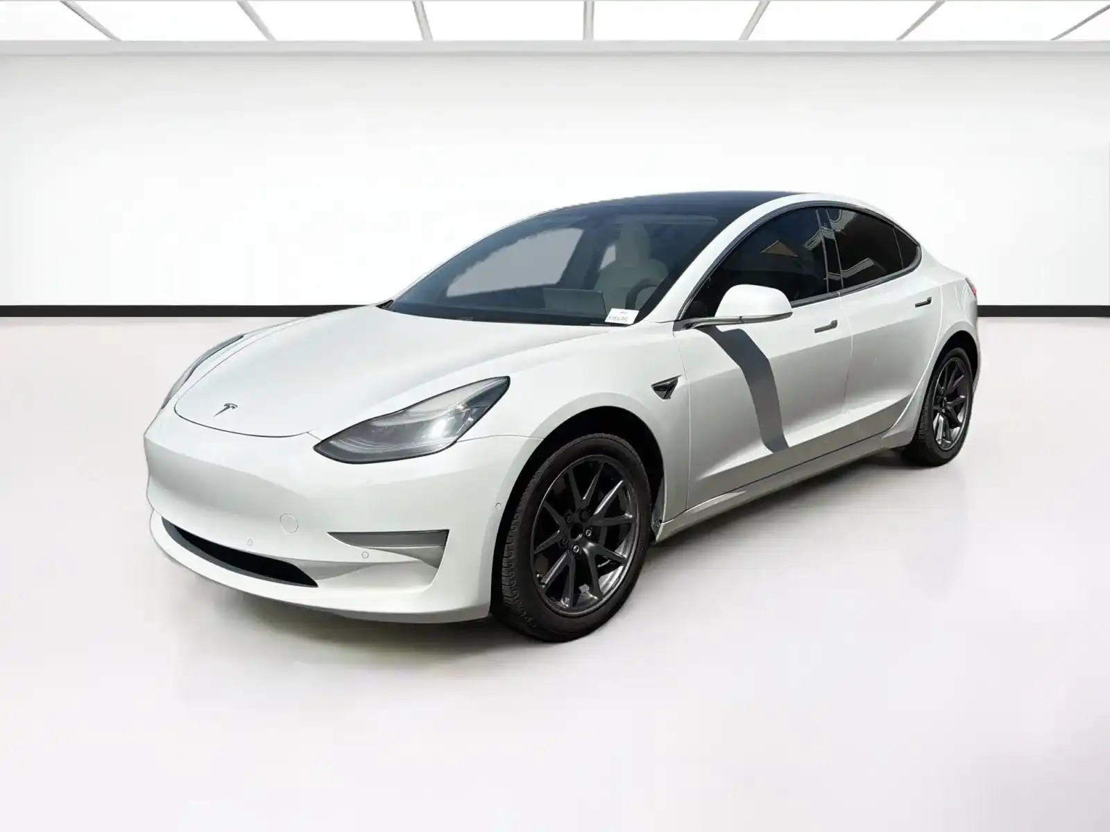 2020 Tesla Model 3 Standard Range Plus's photo