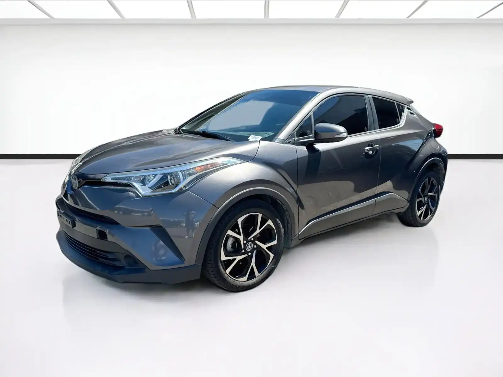 2019 Toyota C-HR XLE's photo