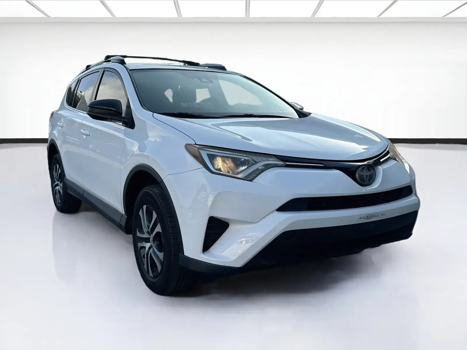 2017 Toyota RAV4 LE photo 3