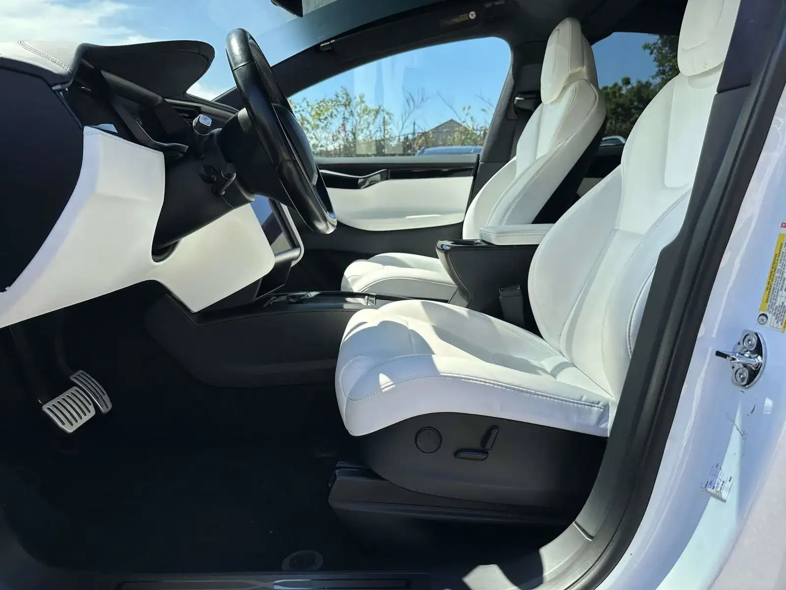 2019 Tesla Model X Long Range's photo