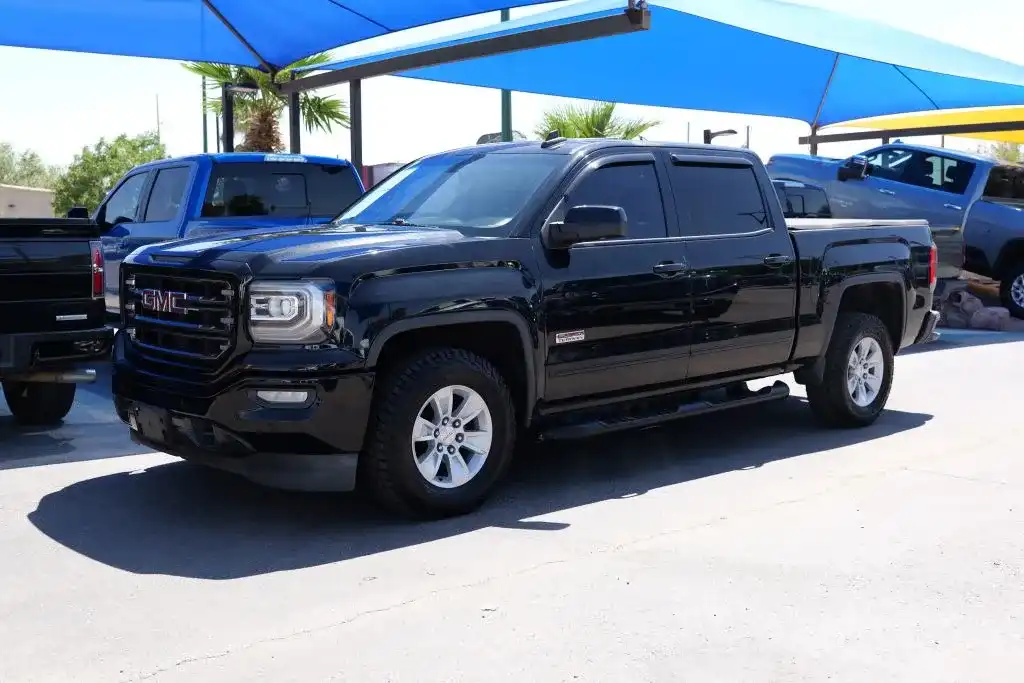 2017 GMC Sierra 4WD Crew Cab Short Box SLT's photo