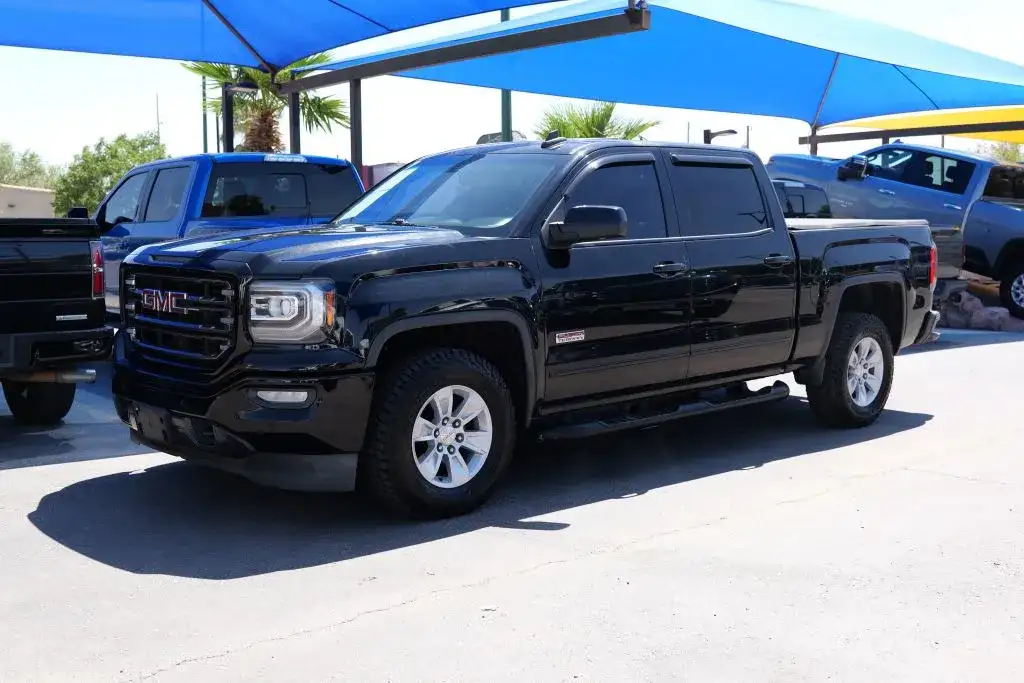 2017 GMC Sierra 4WD Crew Cab Short Box SLT's photo