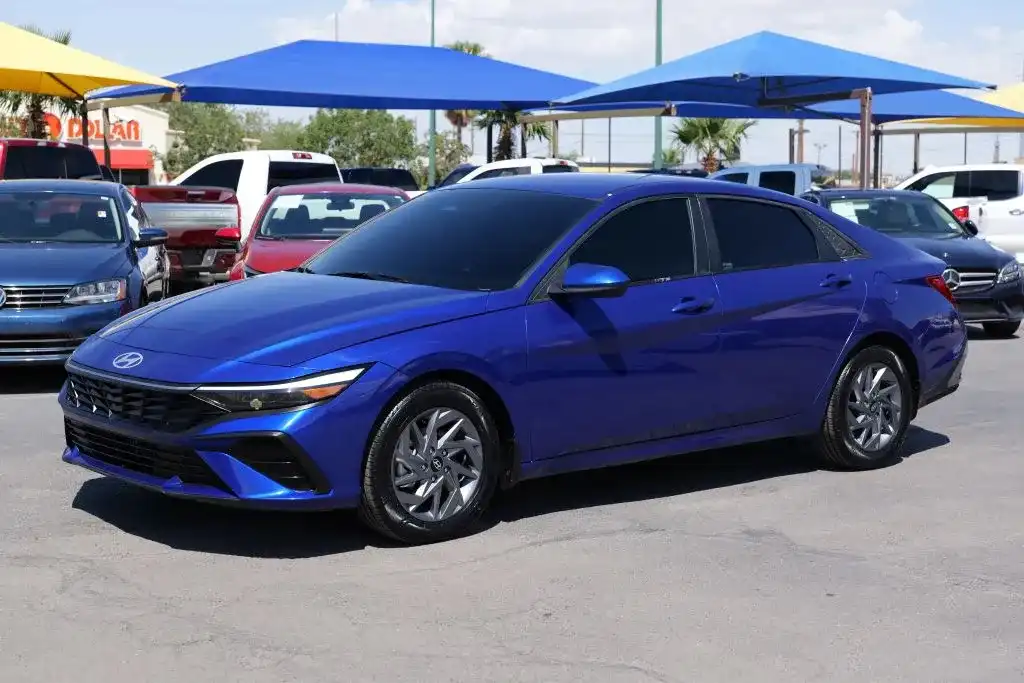 2025 Hyundai Elantra 1.6 HEV Blue's photo
