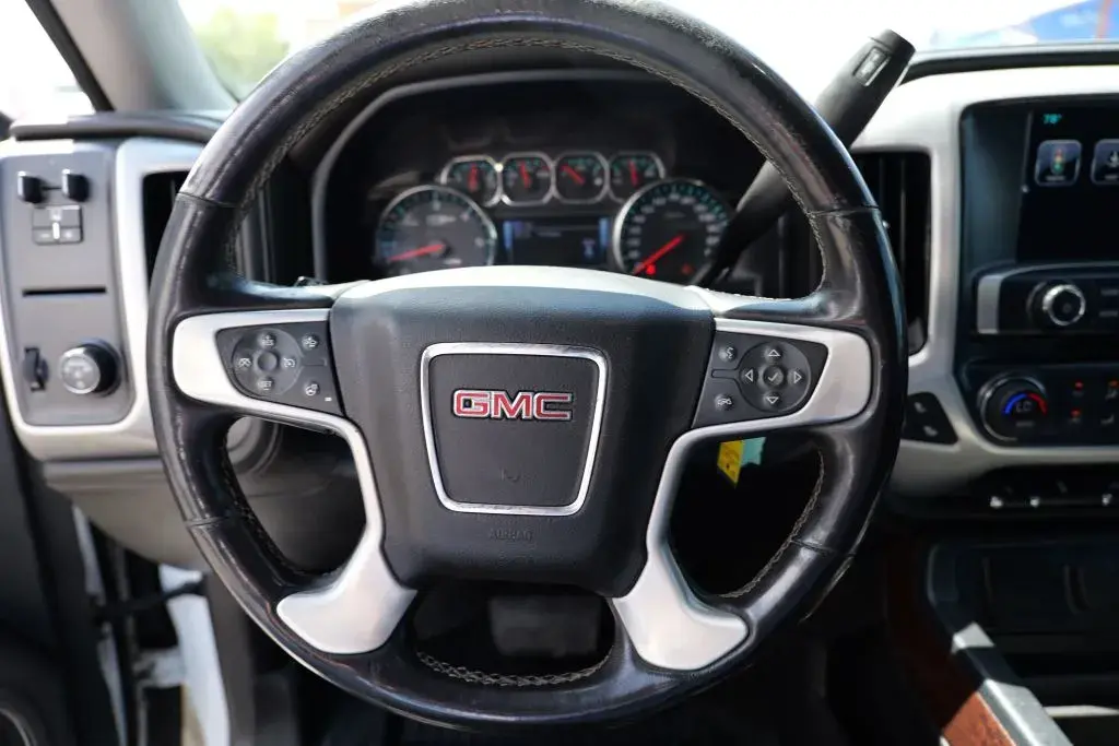 2017 GMC Sierra 2WD Crew Cab Short Box SLT photo 5