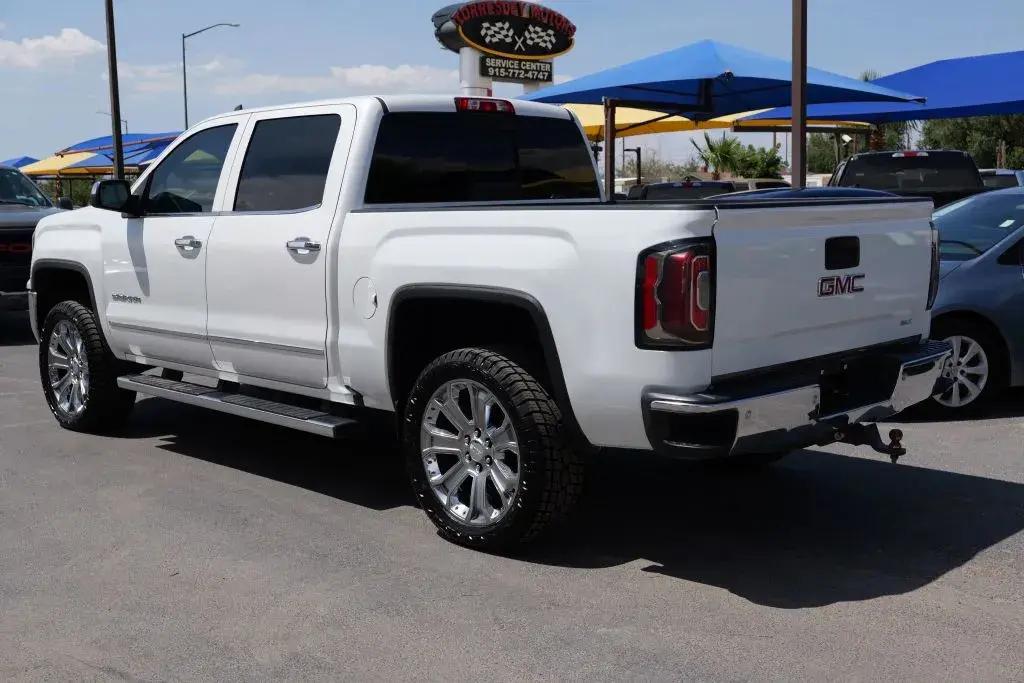 2017 GMC Sierra 2WD Crew Cab Short Box SLT photo 3