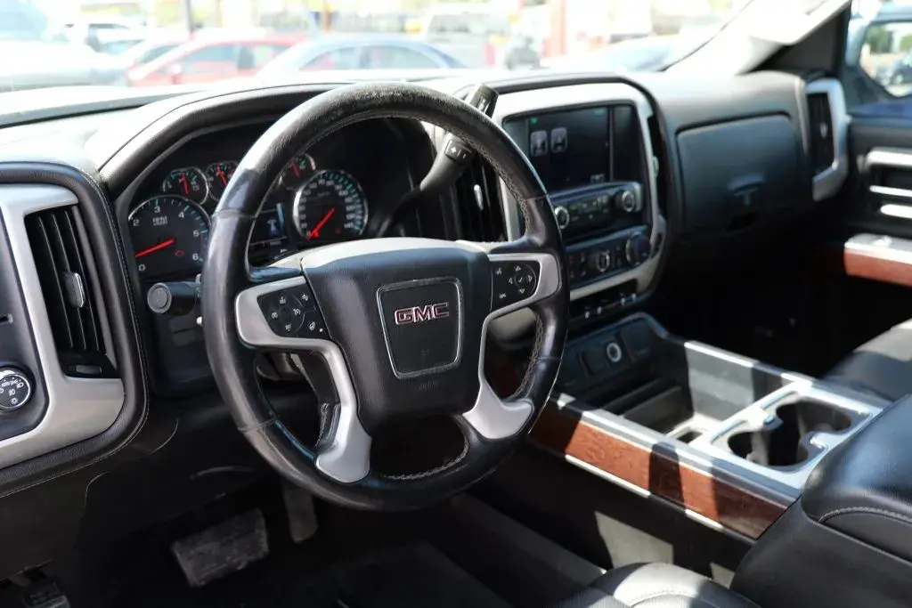 2017 GMC Sierra 2WD Crew Cab Short Box SLT photo 4