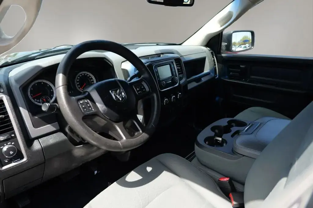 2015 RAM 1500 Express Crew Cab photo 4