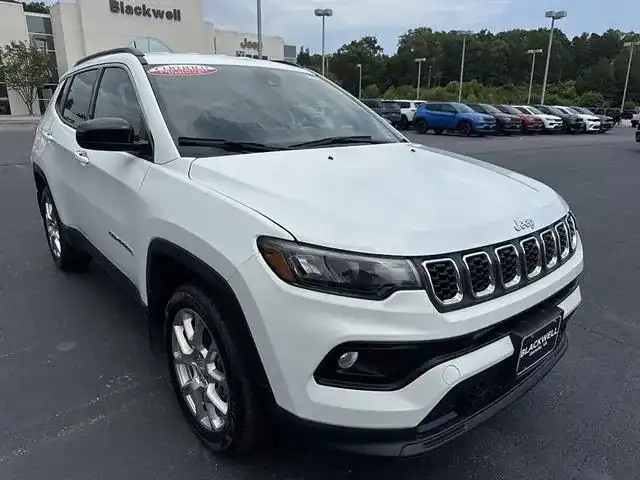 2024 Jeep Compass Latitude Lux 4X4's photo