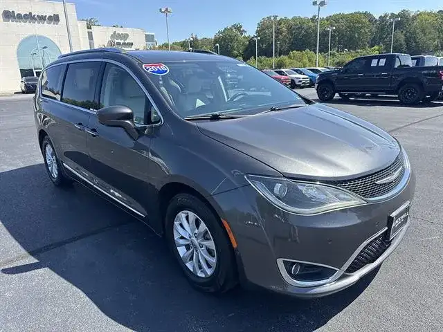 2018 Chrysler Pacifica Touring L Plus's photo