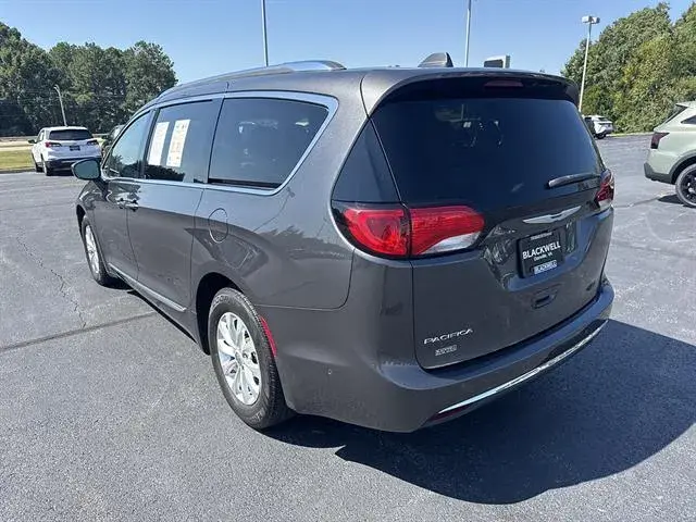 2018 Chrysler Pacifica Touring L Plus photo 4
