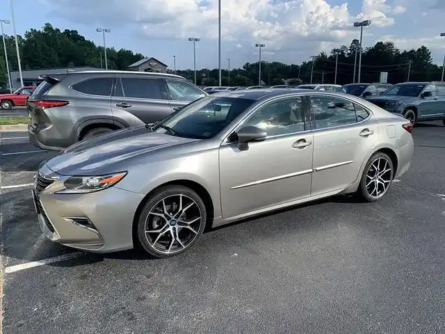 2016 Lexus ES 350 350's photo