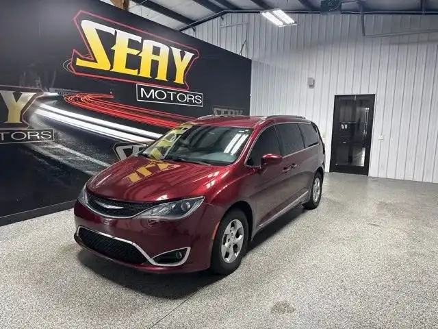 2017 Chrysler Pacifica Touring-L Plus's photo
