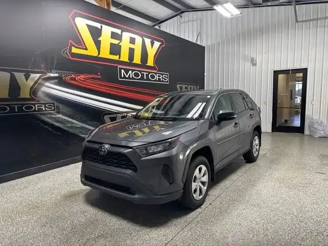 2022 Toyota RAV4 LE FWD's photo