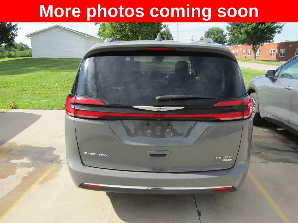 2021 Chrysler Pacifica Limited photo 4