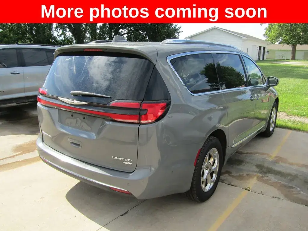 2021 Chrysler Pacifica Limited photo 5