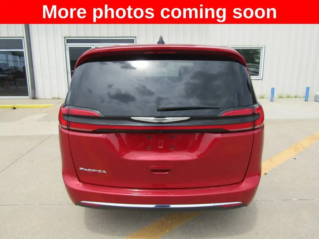 2025 Chrysler Pacifica Select photo 4