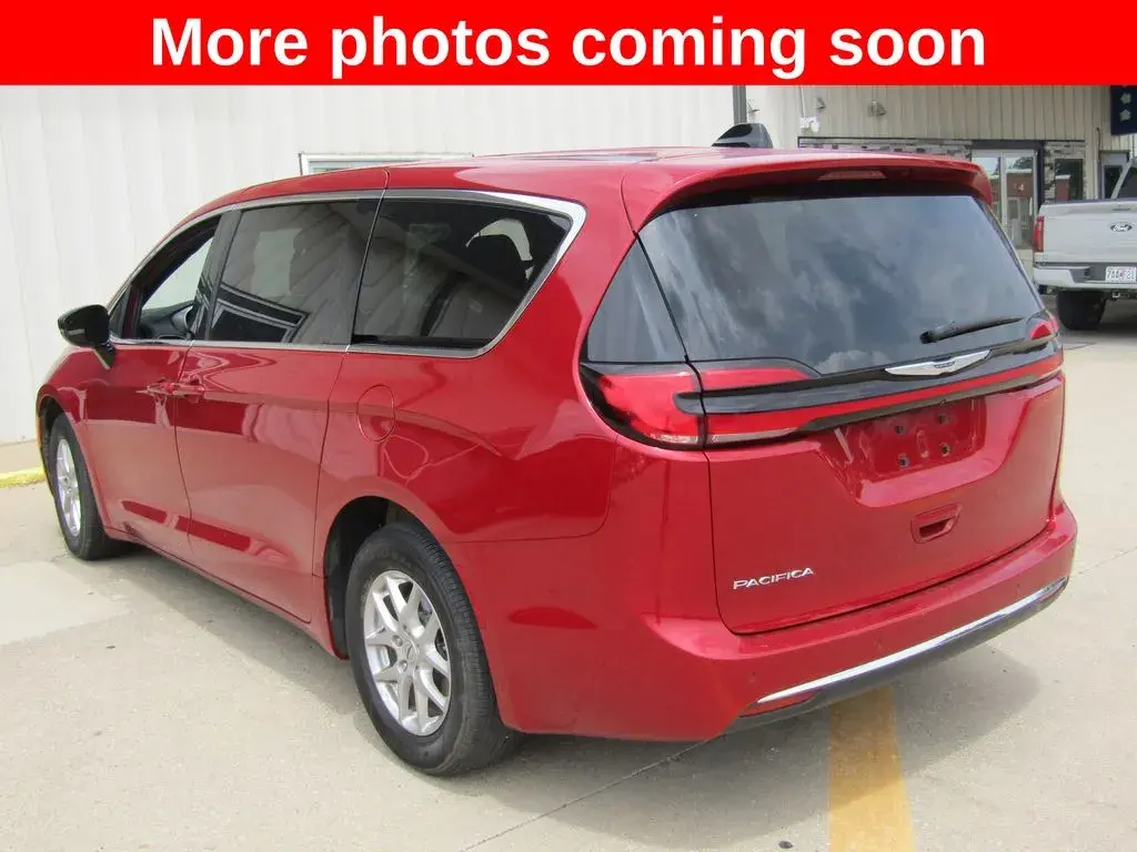 2025 Chrysler Pacifica Select photo 3