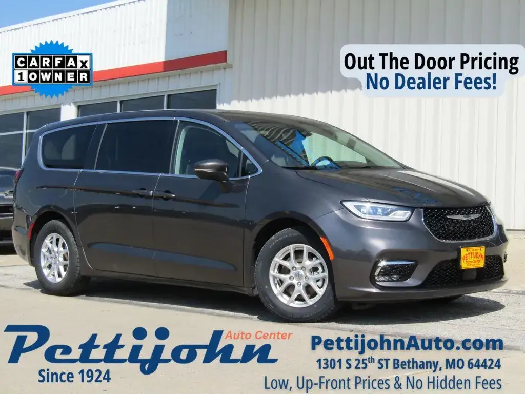 2023 Chrysler Pacifica Touring L photo 1