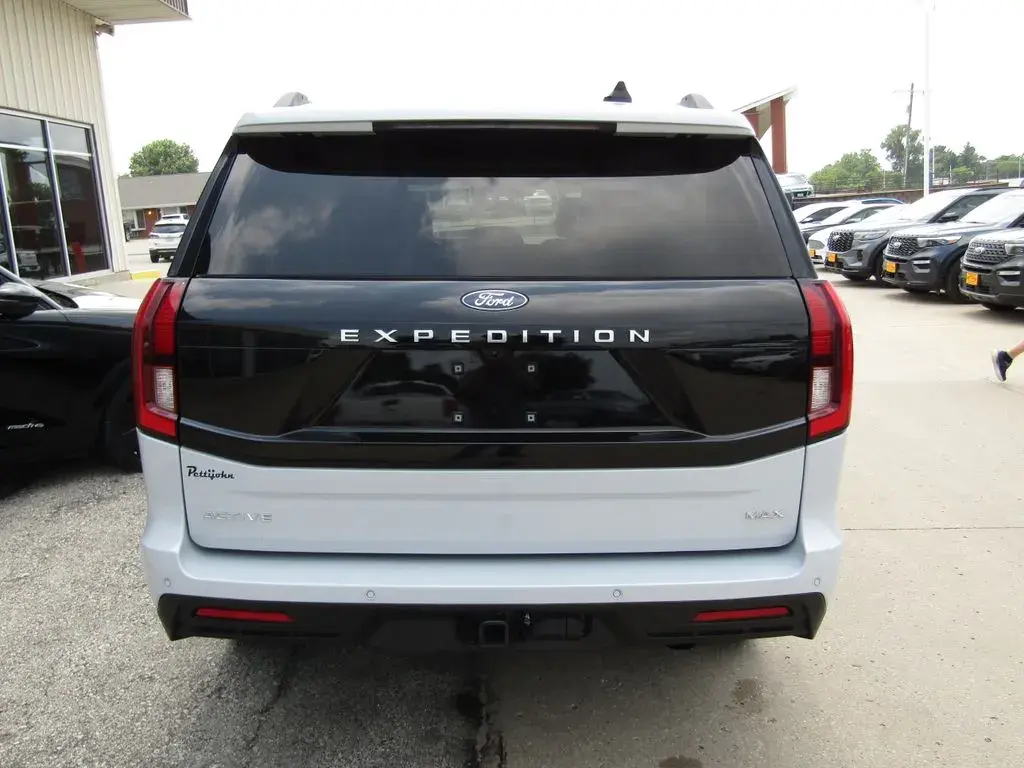 2025 Ford Expedition Active MAX 4x4 photo 4