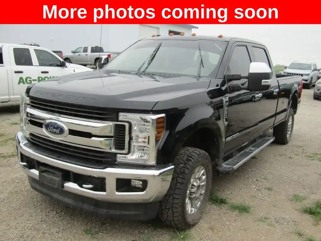 2018 Ford F-250 XLT 4x4 Crew Cab 8' Box's photo