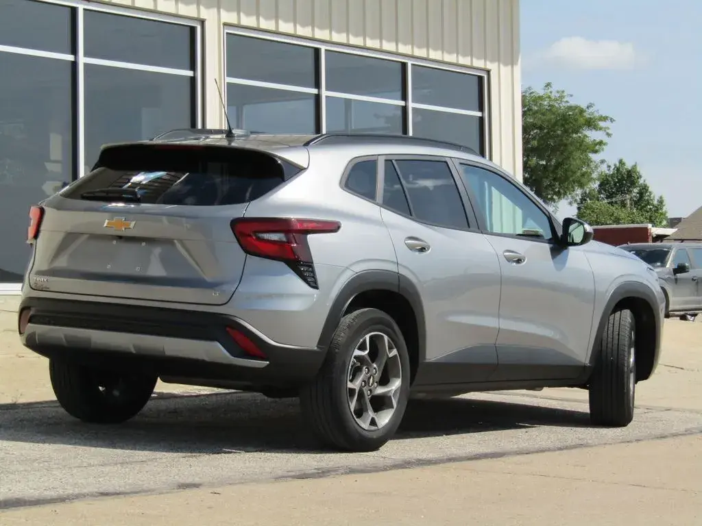 2024 Chevrolet Trax LT photo 3