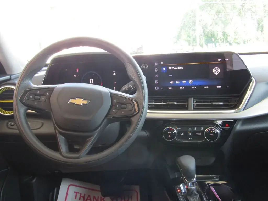 2024 Chevrolet Trax LT photo 5