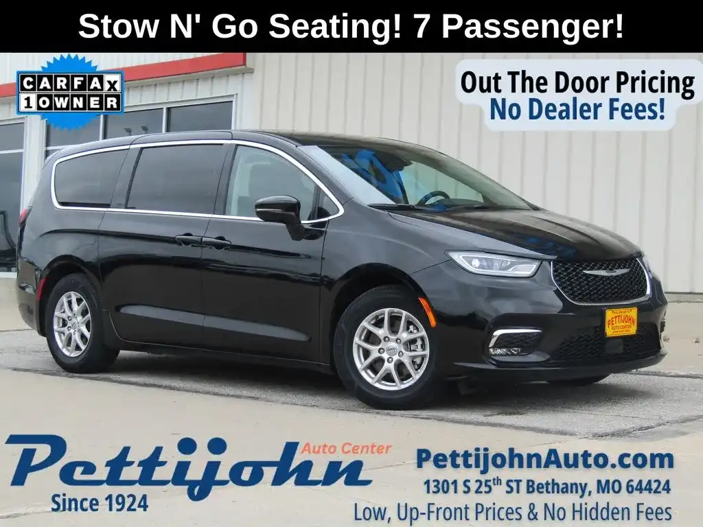 2024 Chrysler Pacifica Touring L's photo