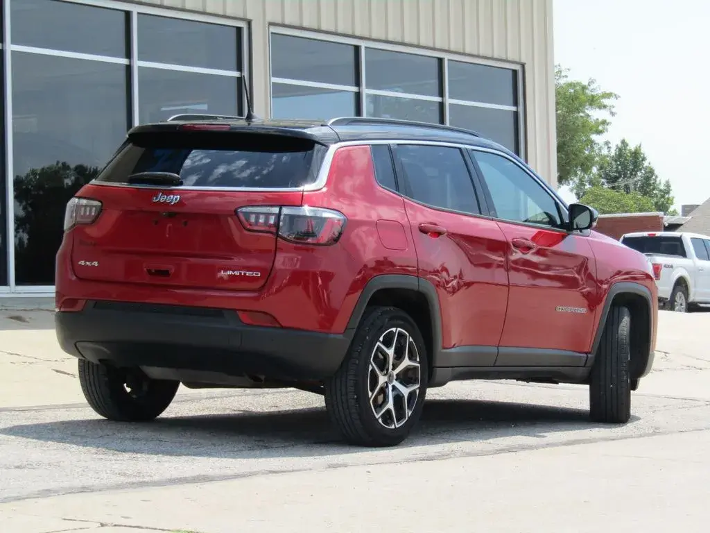 2025 Jeep Compass Limited 4WD photo 3