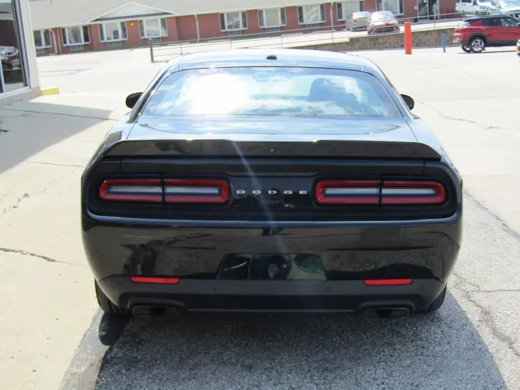 2018 Dodge Challenger R/T photo 4