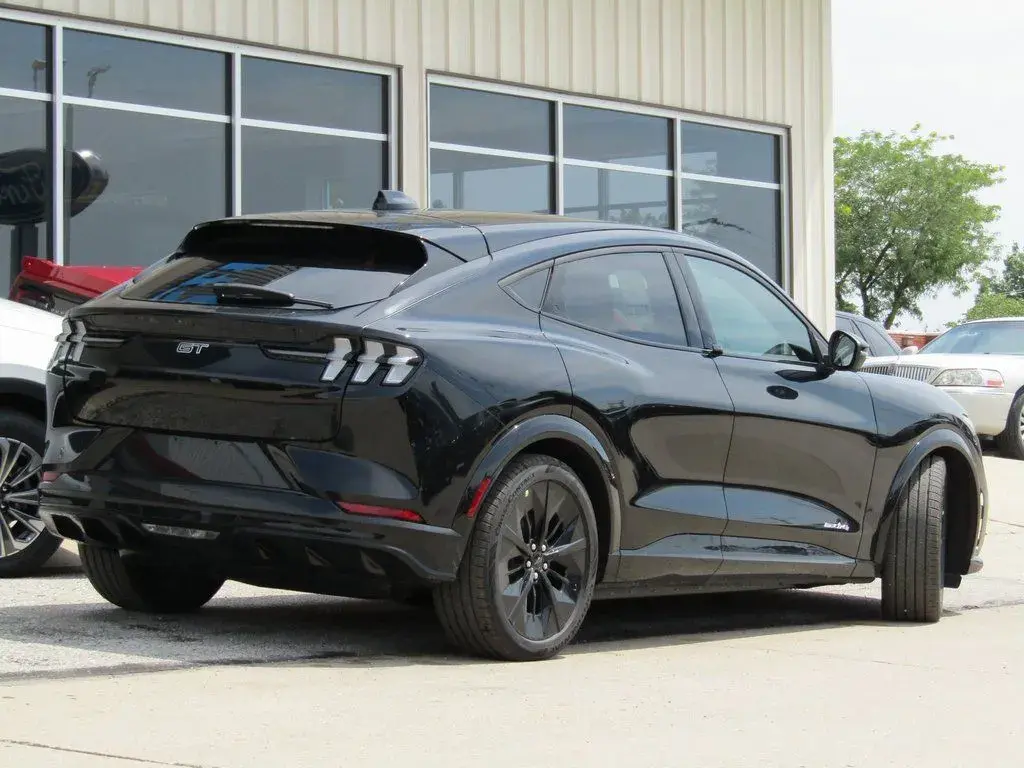 2025 Ford Mustang-Mach-e GT photo 3