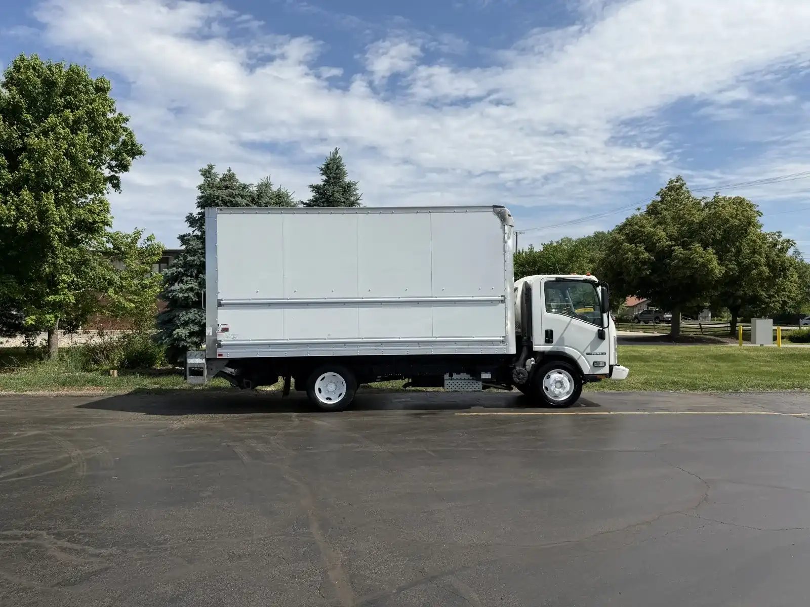 2018 Isuzu NPR-HD's photo