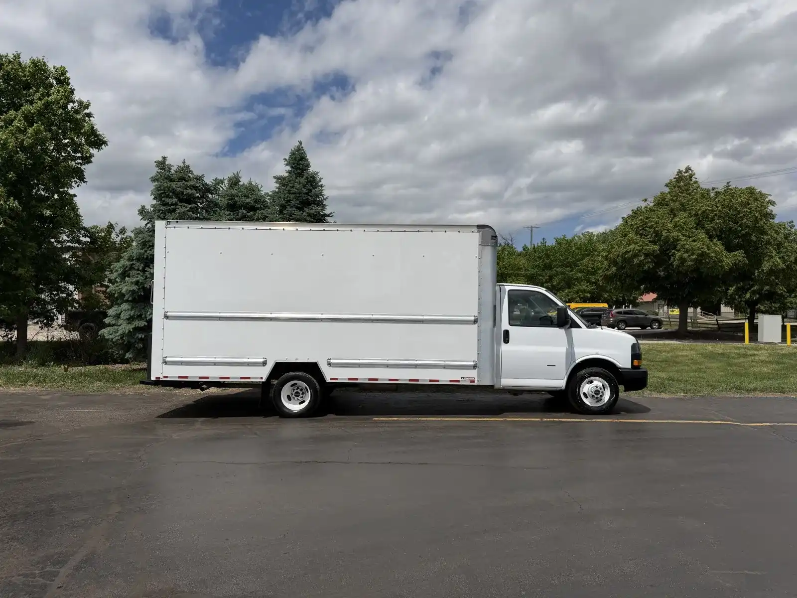 2021 GMC Savana 3500 177 in WB's photo