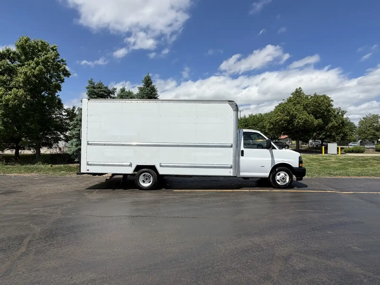 2021 GMC Savana 3500 177 in WB's photo