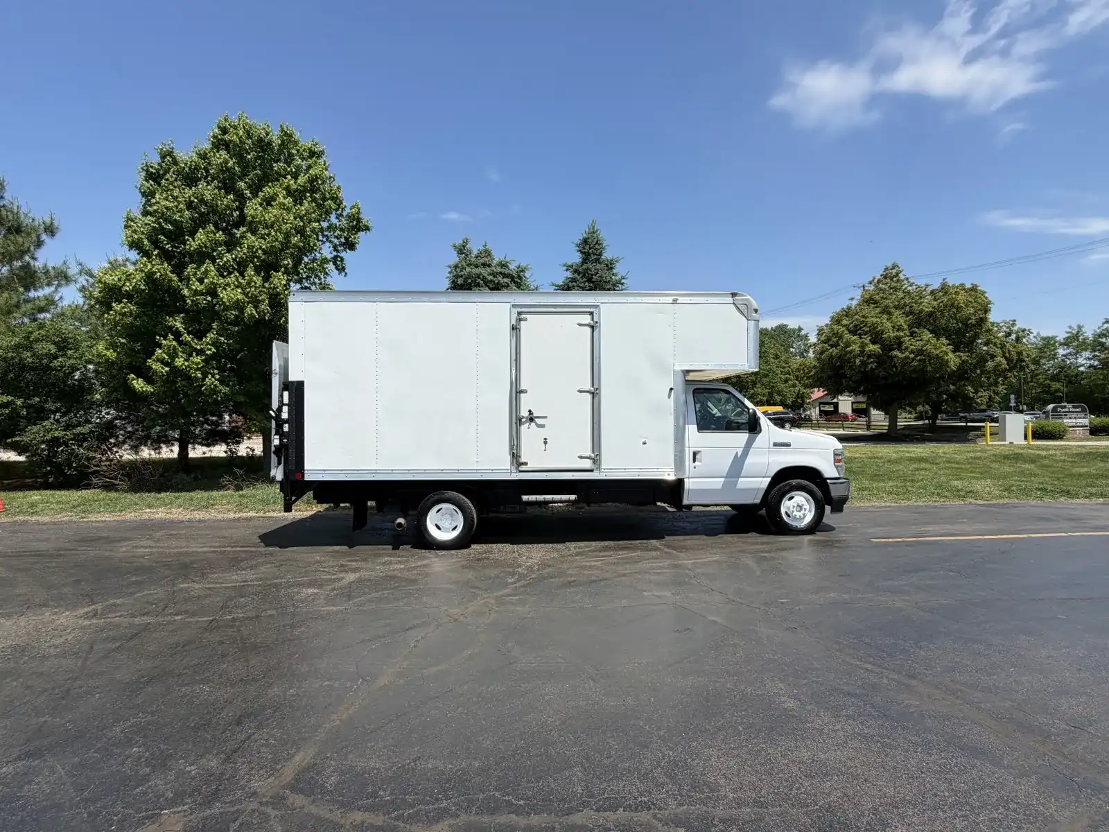2021 Ford E-Series DRW E-450 Super Duty 158 in WB's photo
