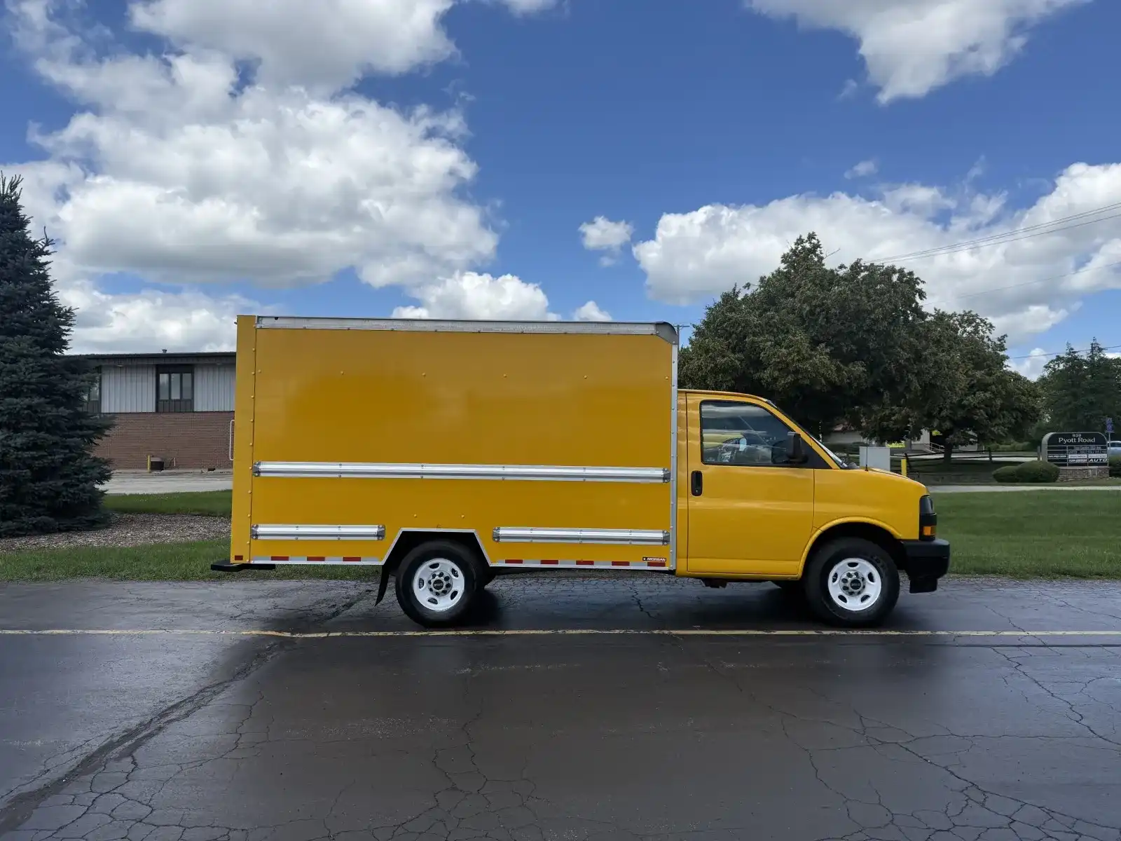 2021 GMC Savana 3500 139" WB's photo