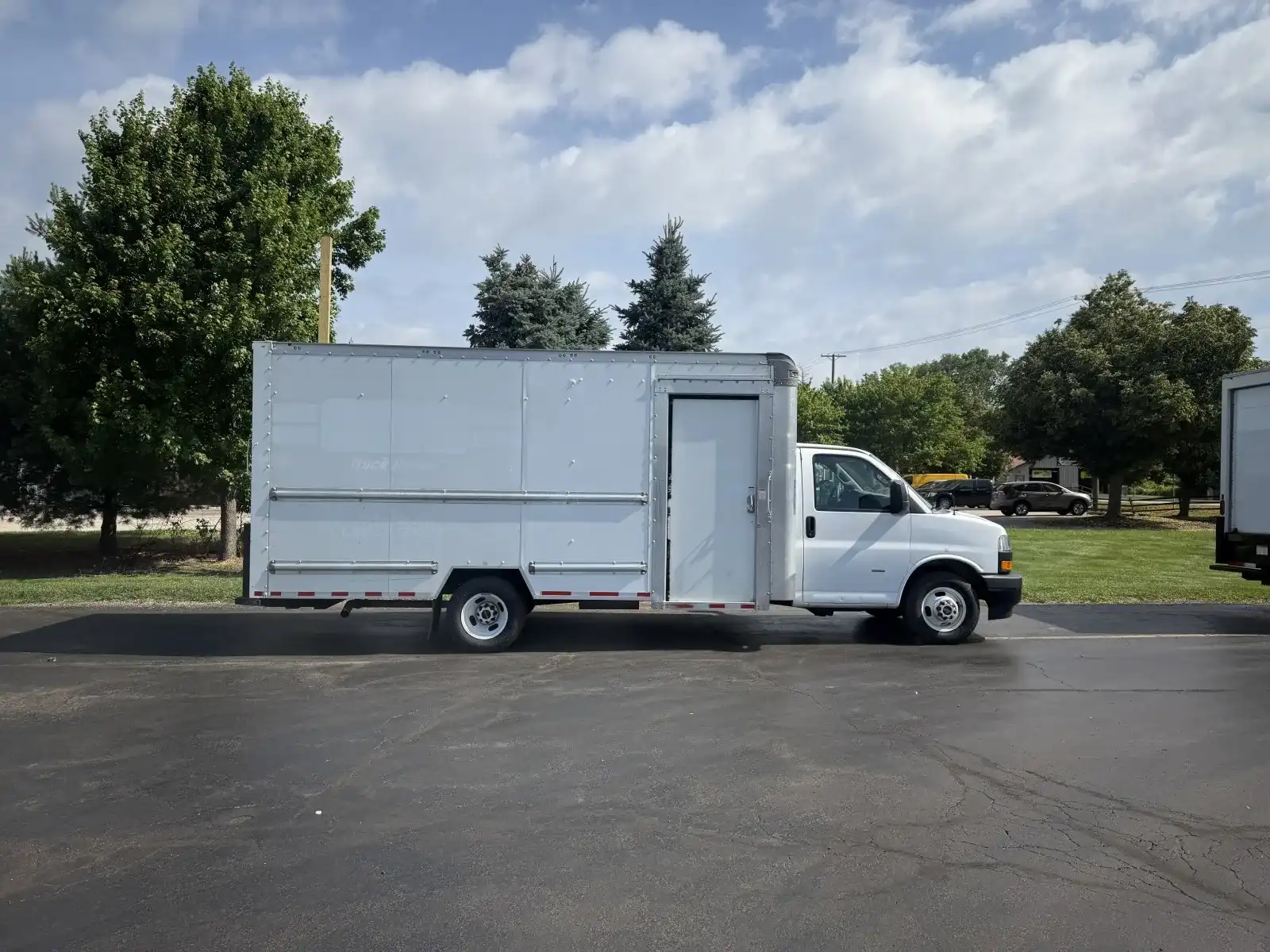 2022 GMC Savana 3500 177" WB's photo