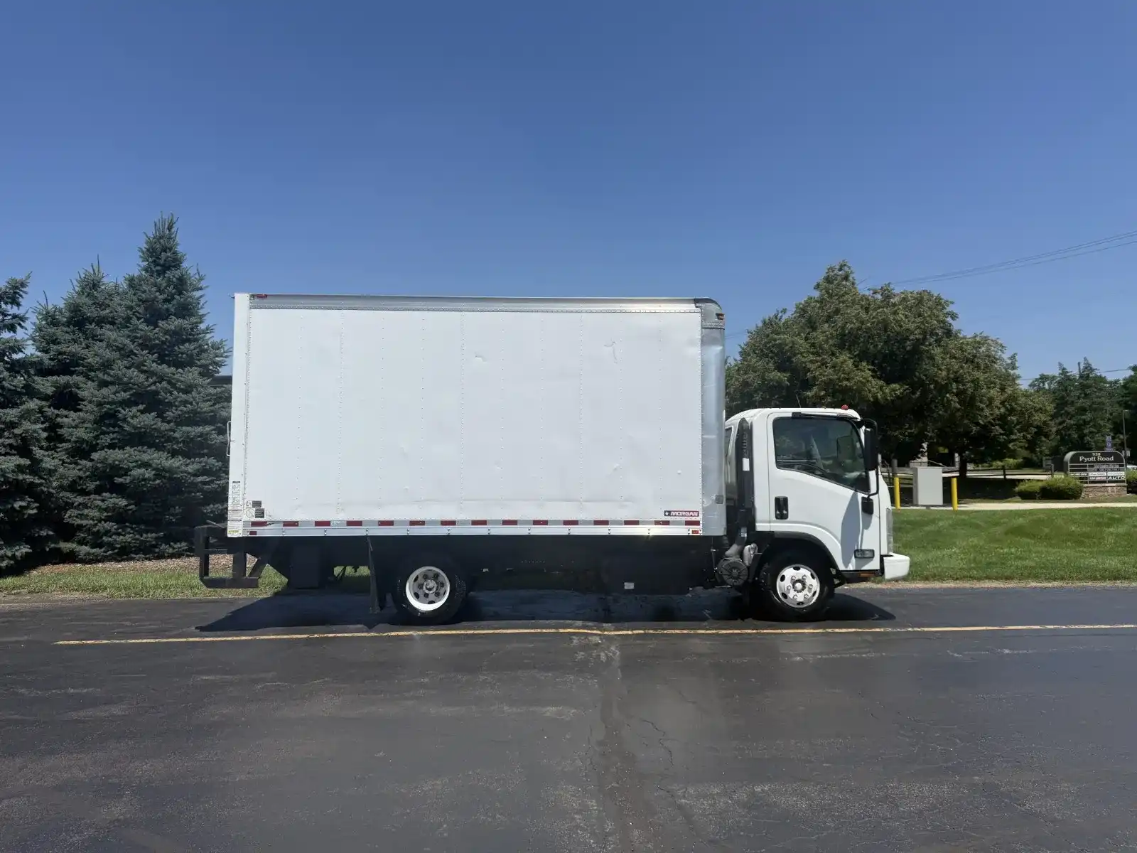 2015 Isuzu NPR-HD's photo
