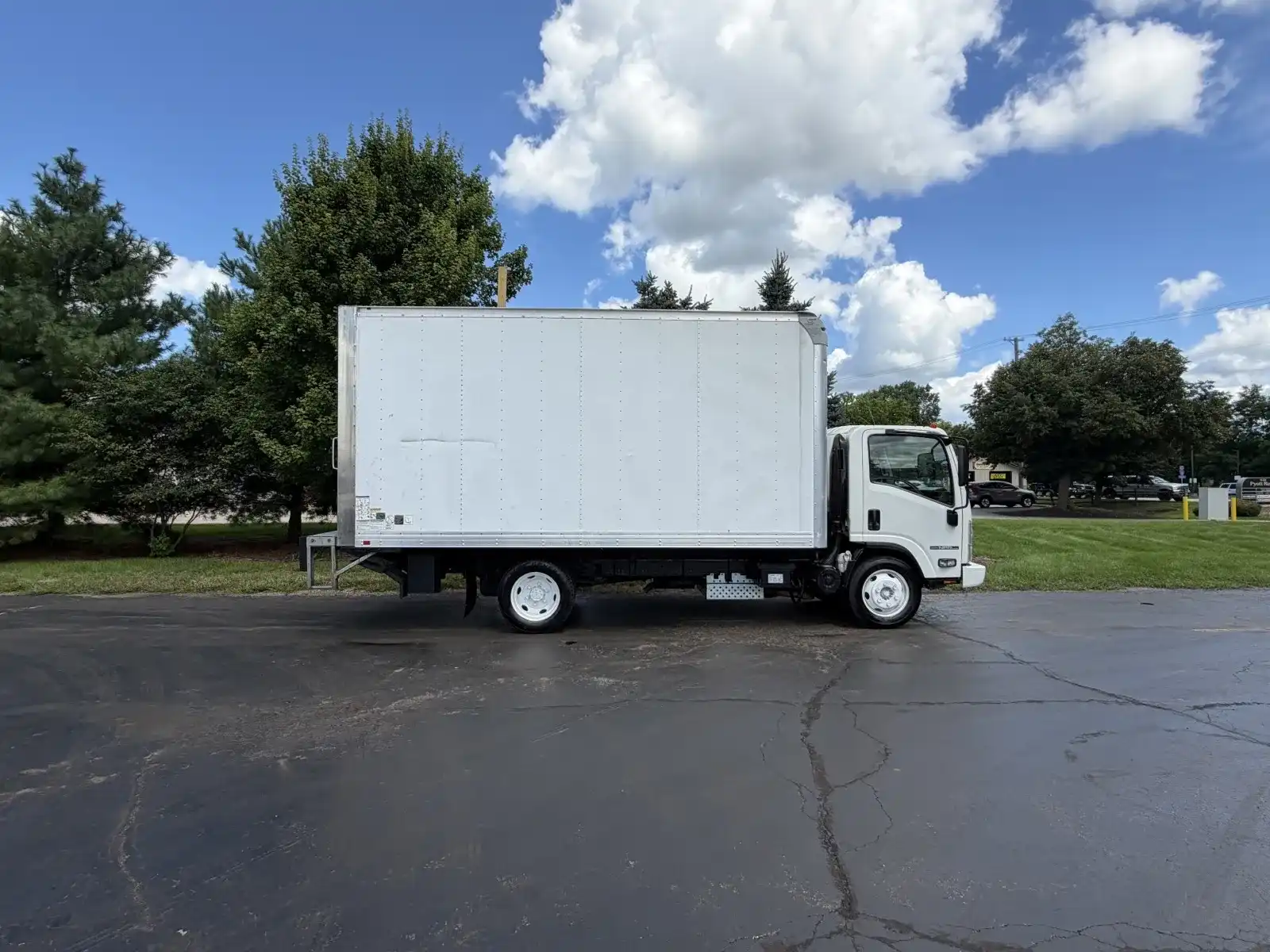 2018 Isuzu NPR-HD's photo