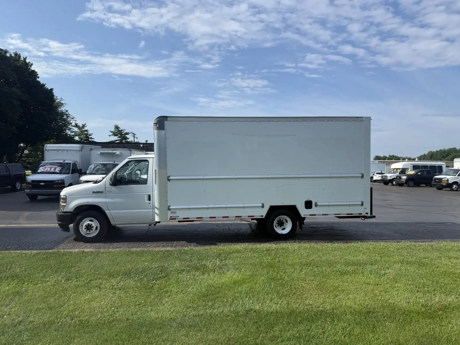 2022 Ford E-Series SRW E-350 Super Duty 138 in WB's photo