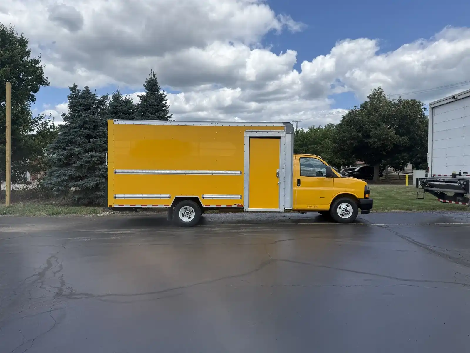 2023 GMC Savana 3500 177" WB's photo